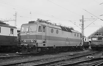 363 075-3