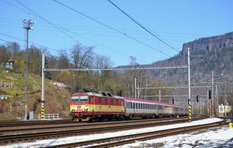 371 015-9