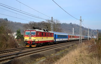 371 015-9