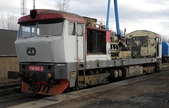 749 042-8