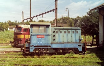 700 076-3