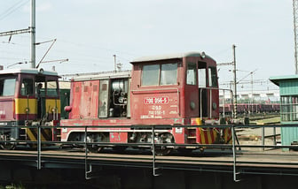 700 056-5