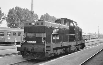 735 047-3