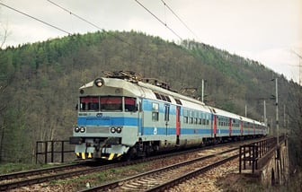 560 026-7