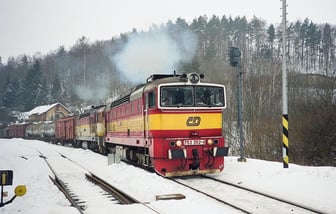 753 352-4