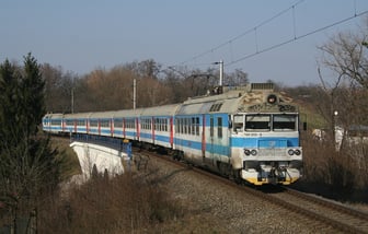 560 025-9