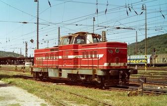 726 090-4