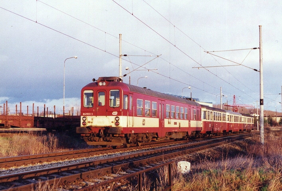 842 033-3